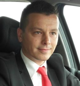 Diplomirani  menadžer ekonomije, rođen 1979. godine u Novom Sadu.